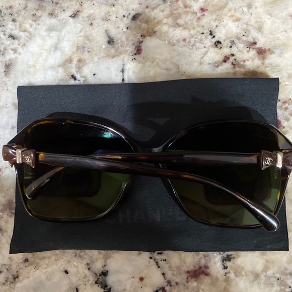 ?TRADED?CHANEL Bow Sunglasses